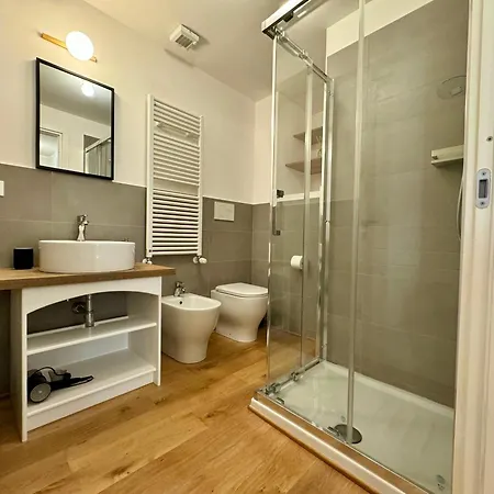Lusso Dei Rolli Attico Pellicceria Con Terrazzo *