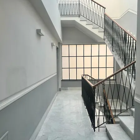 Lusso Dei Rolli Attico Pellicceria Con Terrazzo