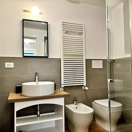 Lusso Dei Rolli Attico Pellicceria Con Terrazzo * Génova